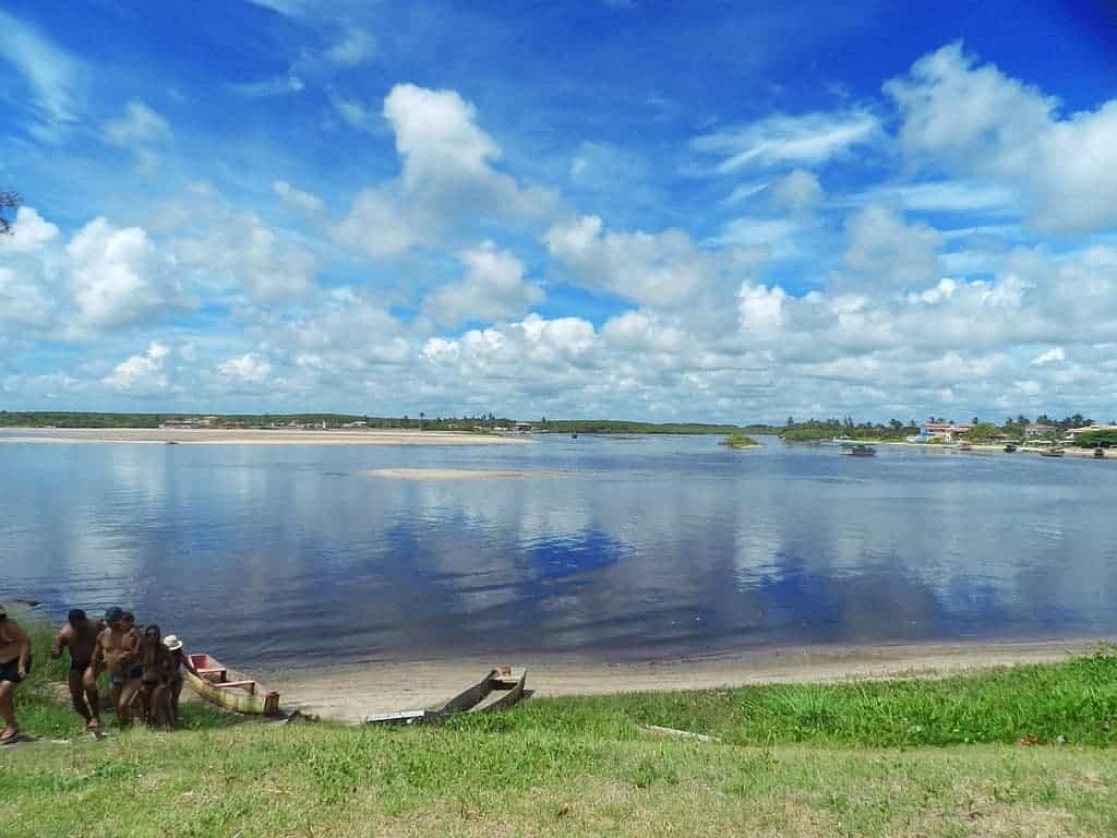 Praia de Barra Nova ilustra post sobre praias para bombar no verão do Espirito Santo. Foto de Pedro Pimenta.