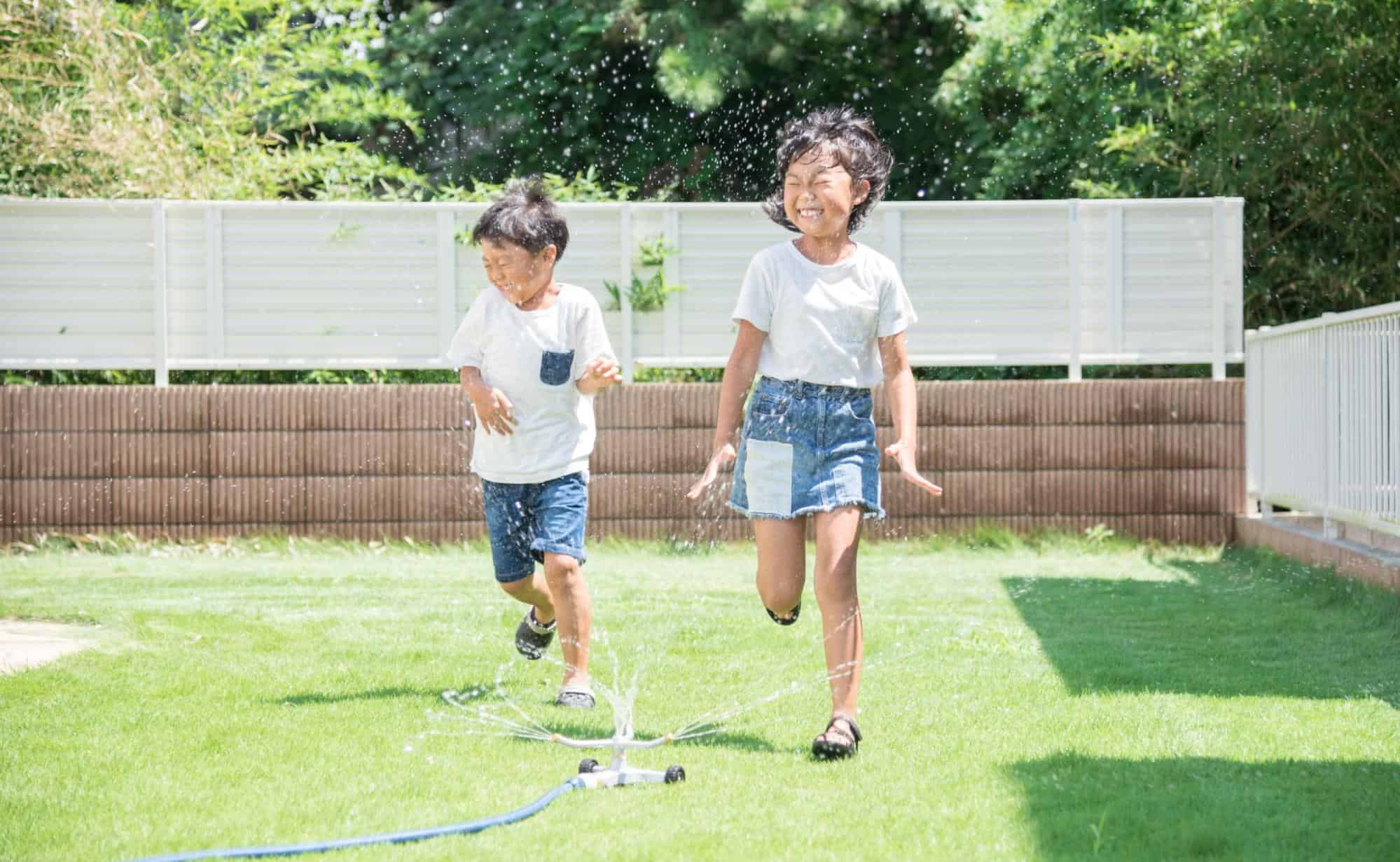 Brincadeira Corrida de Saco com Obstáculos 