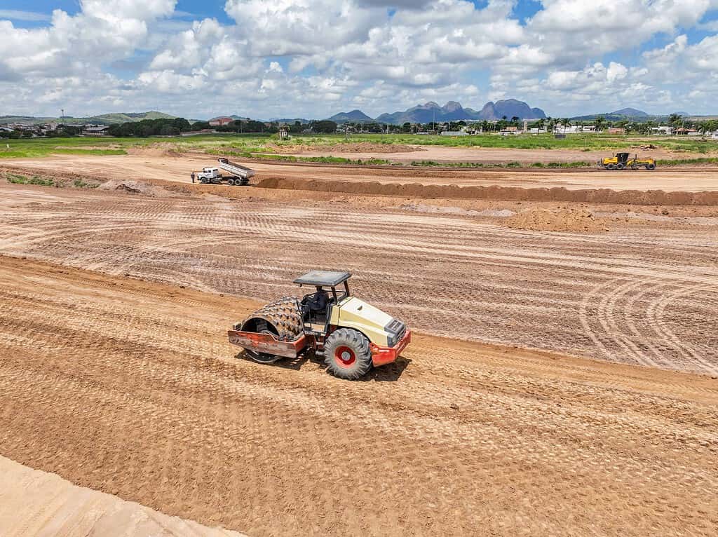 Imagem aérea de obras do Residencial Reserva Privilege, em Nova Venécia. 