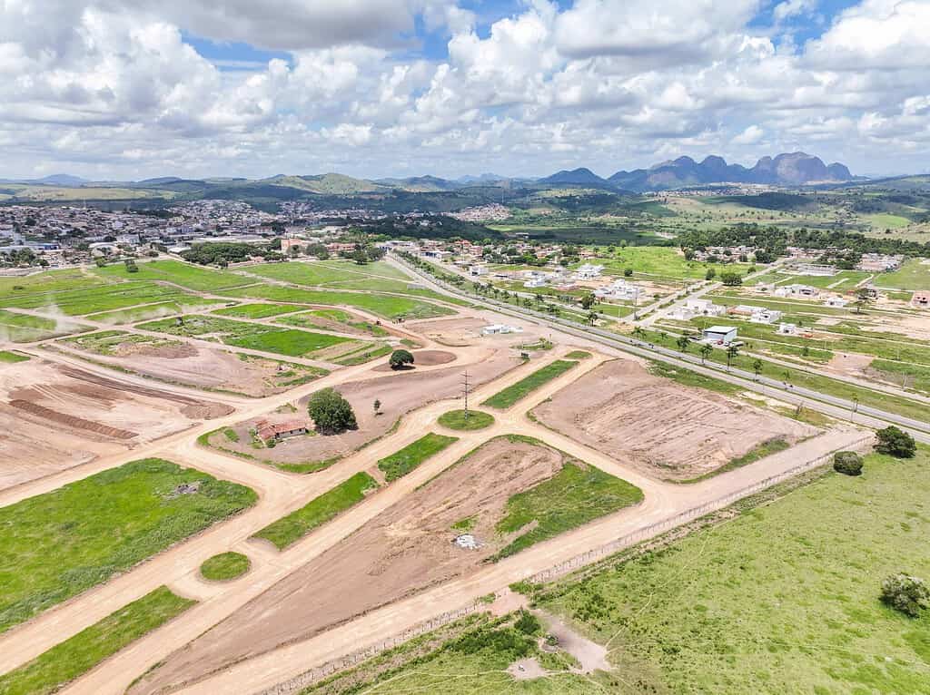 Imagem aérea de obras do Residencial Reserva Privilege, em Nova Venécia. 