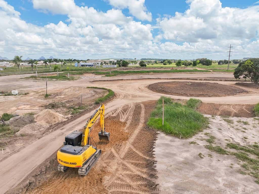 Imagem aérea de obras do Residencial Reserva Privilege, em Nova Venécia. 