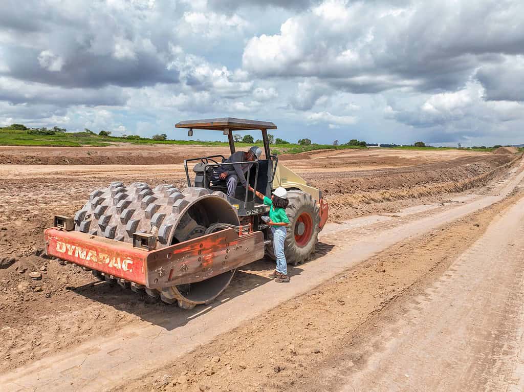 Imagem aérea de obras do Residencial Reserva Privilege, em Nova Venécia. 