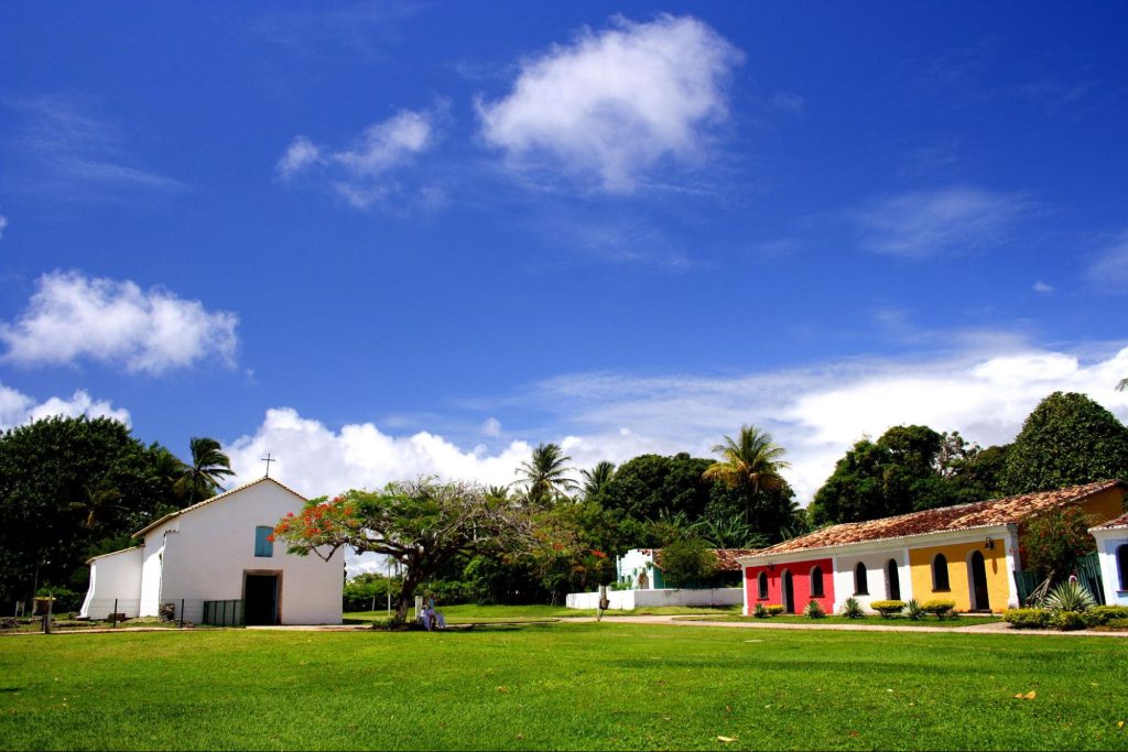 Imagem do Centro Histórico de Porto Seguro, na Bahia, ilustra post sobre a história de Porto Seguro, do blog da Soma Urbanismo.