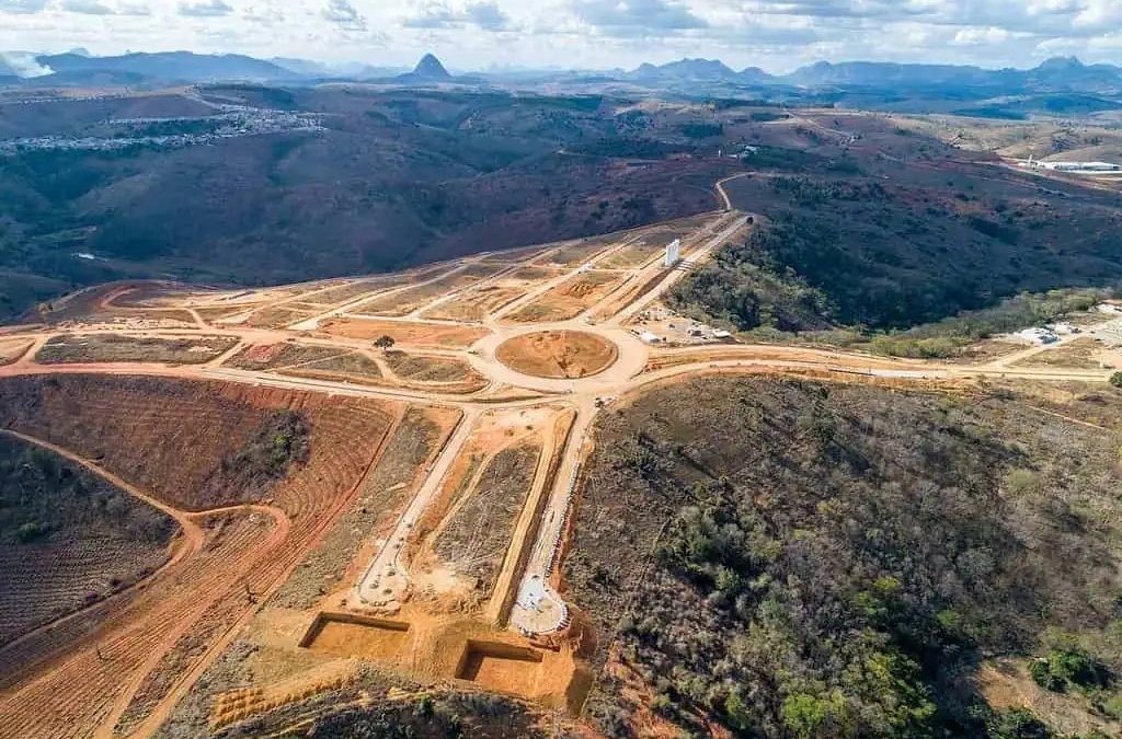 Imagem aérea de empreendimento Soma Urbanismo em Colatina ilustra post sobre volta de investimentos na cidade pela loteadora.