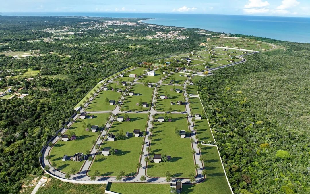 Visão aérea do Golden Mundaí II, da Soma Urbanismo, ilustra post sobre o que observar antes de investir em um lote.
